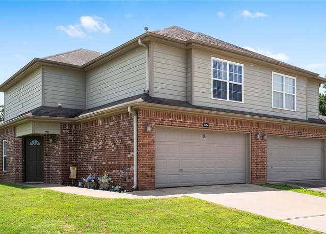 Property at 874 Oakwood Ln, Centerton, AR 72719, 3 beds, 2.5 baths