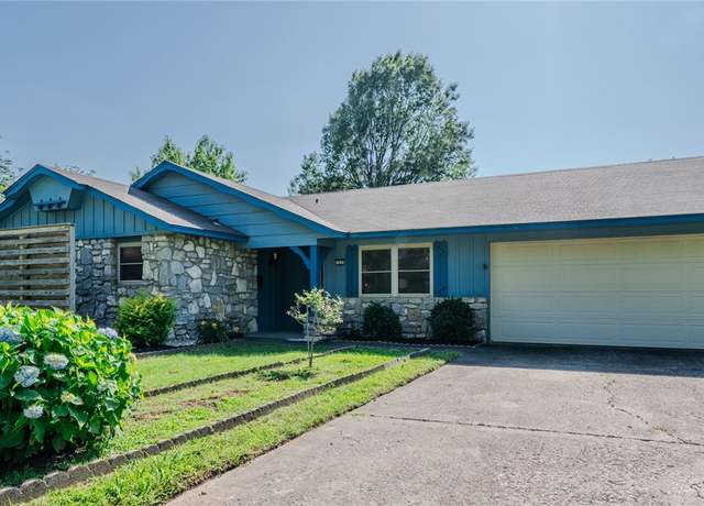 Property at 1608 Cartwright Cir, Springdale, AR 72762, 3 beds, 2 baths