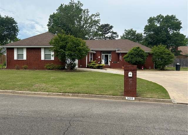 Property at 500 S Seattle, Russellville, AR 72801, 3 beds, 2.5 baths