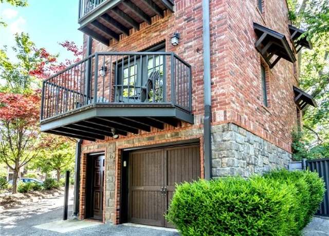 Property at 221 N Locust Ave #6, Fayetteville, AR 72701, 2 beds, 1.5 baths