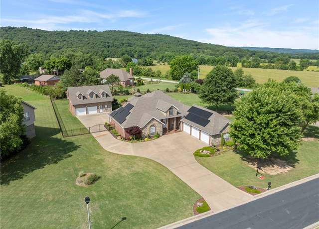 Property at 2273 S Summerbrook Pl, Fayetteville, AR 72701, 3 beds, 2.5 baths