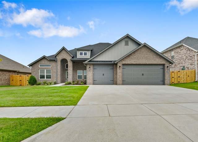 Property at 1808 Charles St, Pea Ridge, AR 72751, 4 beds, 3 baths
