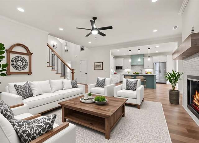 Property at 1808 Charles St, Pea Ridge, AR 72751, 4 beds, 3 baths