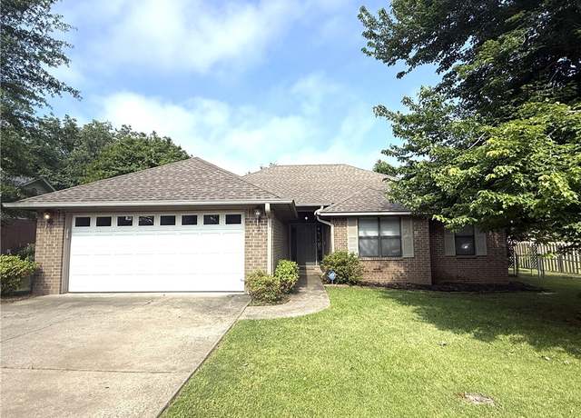 Property at 1108 S Phoenix, Russellville, AR 72801, 3 beds, 2 baths