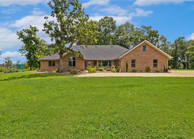Property at 10656 Short Rd, Bentonville, AR 72712, 5 beds, 3 baths