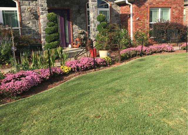Property at 1909 Villa View Dr, Siloam Springs, AR 72761, 4 beds, 3 baths
