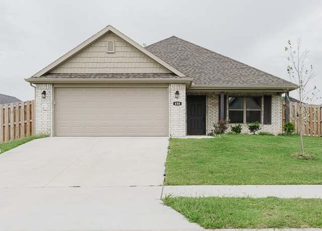 Property at 450 Willow Dr, Centerton, AR 72719, 3 beds, 2.5 baths