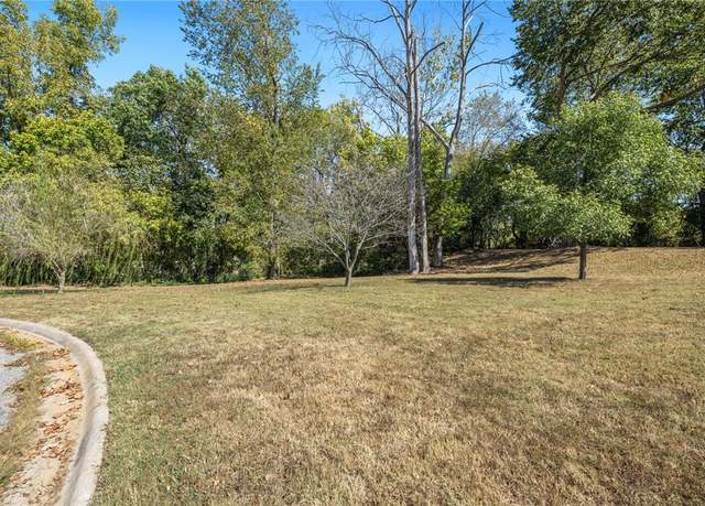 Property at 814 Hoddle Pl, Fayetteville, AR 72701
