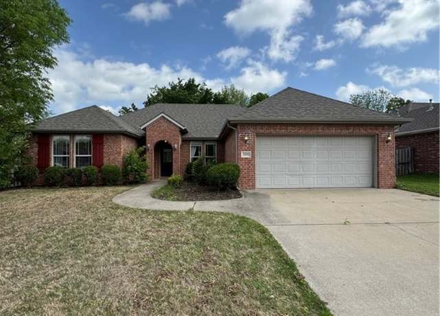 Property at 3232 W Drakestone St, Fayetteville, AR 72704, 4 beds, 2 baths