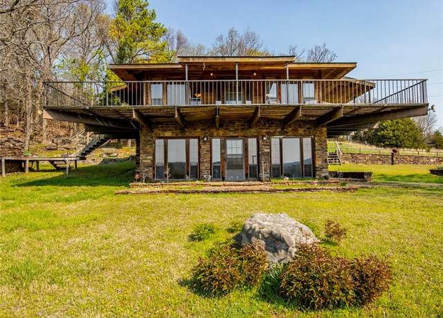 Property at 315 N Letitia Ave, Fayetteville, AR 72701, 3 beds, 2 baths