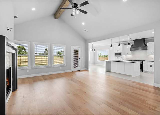 Property at 2213 Salmon St, Pea Ridge, AR 72751, 4 beds, 2.5 baths