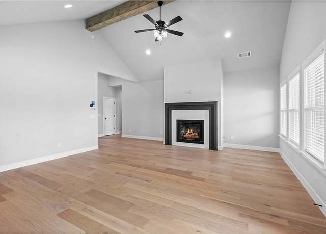 Property at 2213 Salmon St, Pea Ridge, AR 72751, 4 beds, 2.5 baths