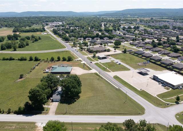 Property at 291 S Industrial Park Rd, Prairie Grove, AR 72753, 5 beds, 3 baths