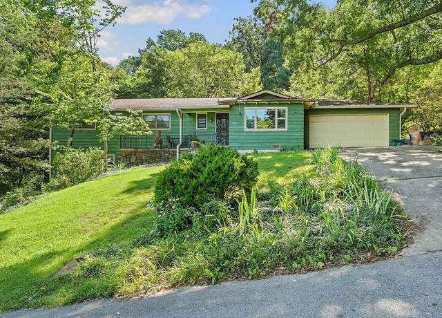 Property at 1982 Greenview Dr, Fayetteville, AR 72701, 4 beds, 2 baths