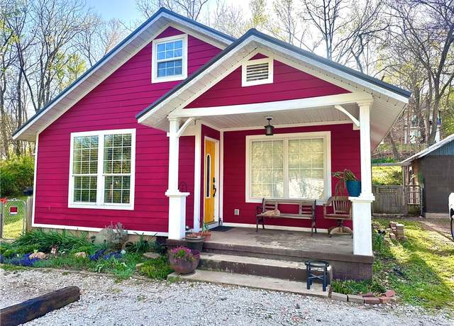 Property at 702 S Chestnut St, Harrison, AR 72601, 3 beds, 1.5 baths