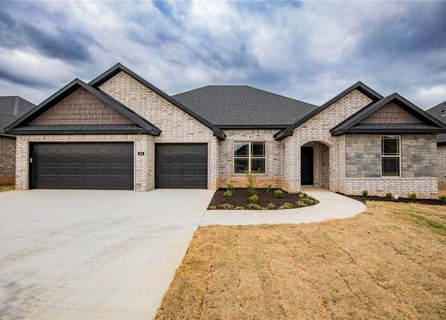 Property at 304 Doral Dr, Cave Springs, AR 72718, 4 beds, 2.5 baths