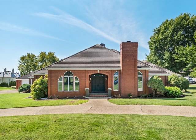 Property at 8 W Pinnacle Dr, Rogers, AR 72758, 3 beds, 3.5 baths