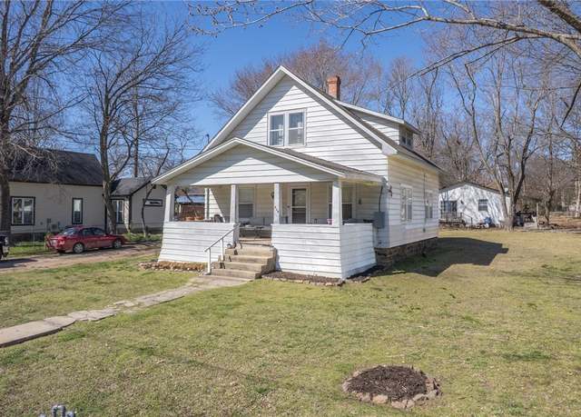 Property at 418 E Buchanan St, Prairie Grove, AR 72753, 3 beds, 2 baths