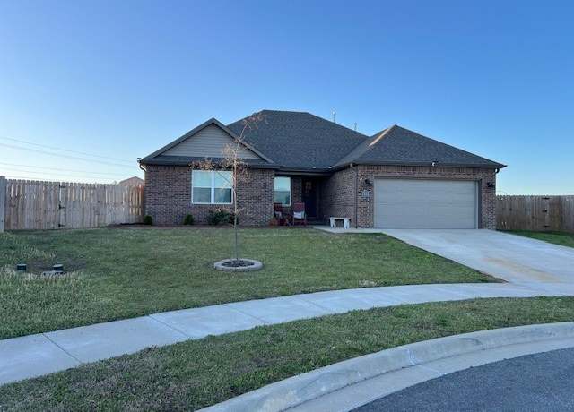 Property at 3201 N Ethan Dr, Siloam Springs, AR 72761, 3 beds, 2 baths