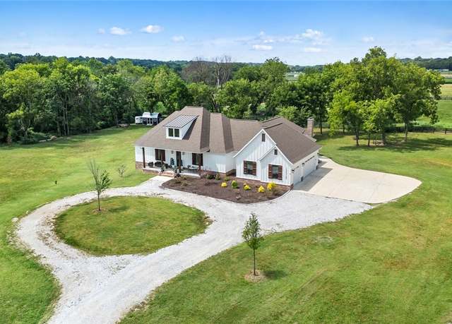 Property at 12315 Fairmount Rd, Gentry, AR 72734, 4 beds, 3 baths