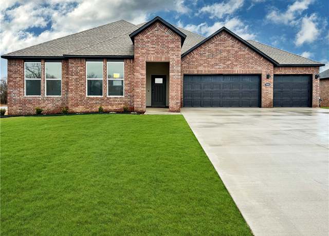 Property at 8003 E Sugarloaf St, Siloam Springs, AR 72761, 4 beds, 2 baths