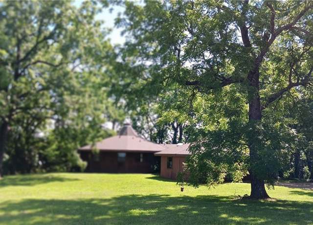 Property at 2718 N Center Loop, Harrison, AR 72601, 3 beds, 3 baths