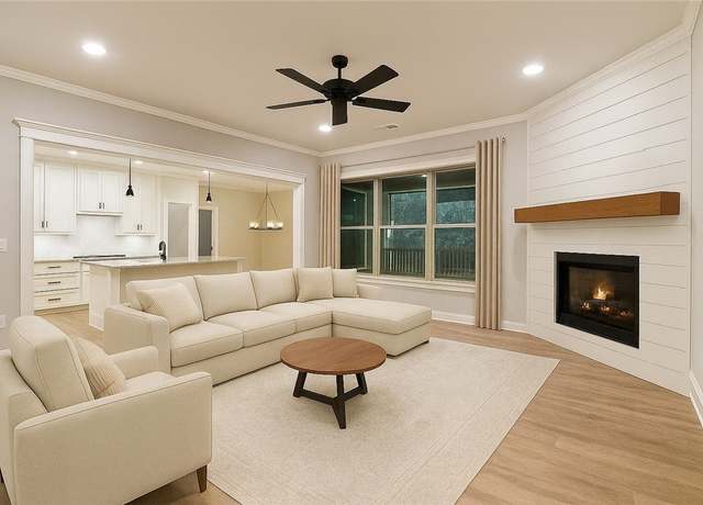 Property at 52 Morvan Dr, Bella Vista, AR 72715, 4 beds, 3 baths