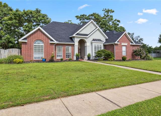 Property at 1112 N Oriole Ave, Rogers, AR 72756, 4 beds, 2 baths