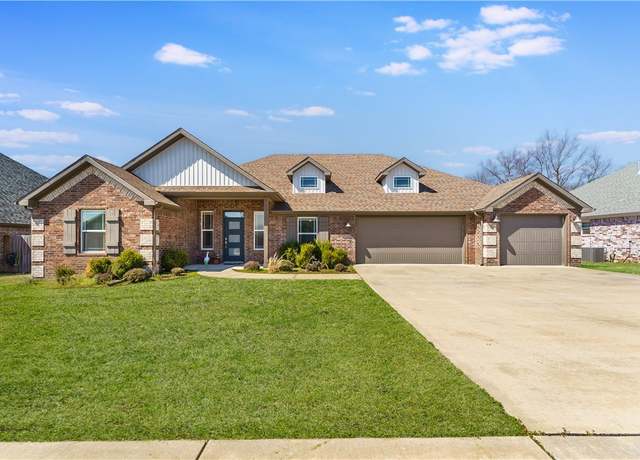 Property at 2208 N Carl St, Siloam Springs, AR 72761, 4 beds, 3 baths
