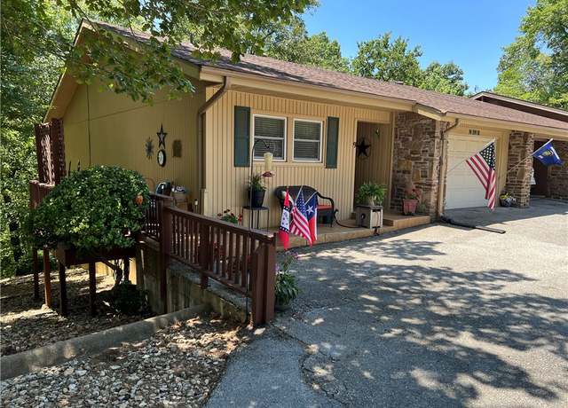 Property at 9 Estes Dr, Bella Vista, AR 72715, 3 beds, 2 baths