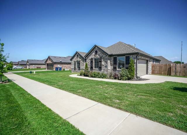 Property at 3500 SW Picasso Blvd, Bentonville, AR 72712, 3 beds, 2 baths