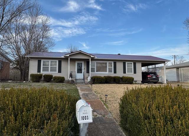 Property at 1003 Berry St, Harrison, AR 72601, 3 beds, 1 bath