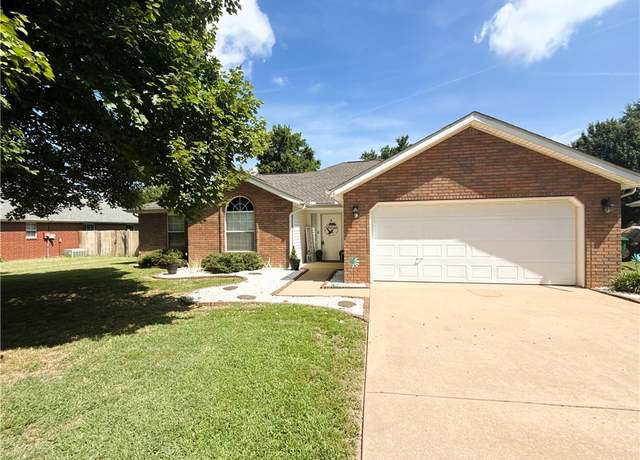 Property at 46 Briarmeadow St, Farmington, AR 72730, 3 beds, 2 baths