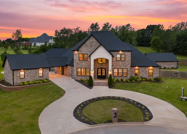 Property at 5104 S Haxton Cir, Bentonville, AR 72713, 5 beds, 6.5 baths