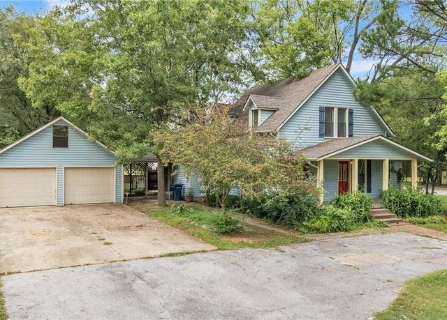 Property at 1940 S Washington St, Siloam Springs, AR 72761, 3 beds, 2 baths