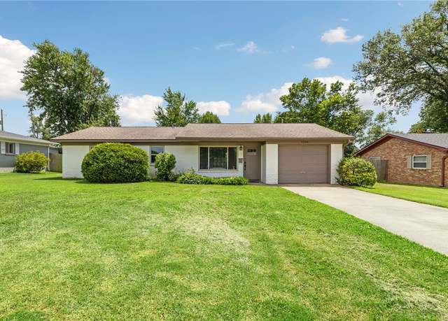 Property at 1208 NE 3rd St, Bentonville, AR 72712, 3 beds, 1.5 baths