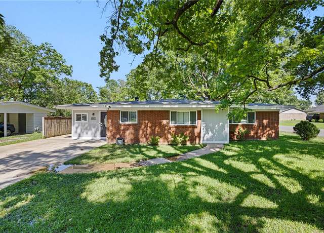 Property at 907 S Ithaca Ave, Russellville, AR 72801, 3 beds, 2.5 baths