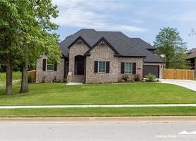 Property at 3110 E Pebblestone, Fayetteville, AR 72701, 4 beds, 3.5 baths