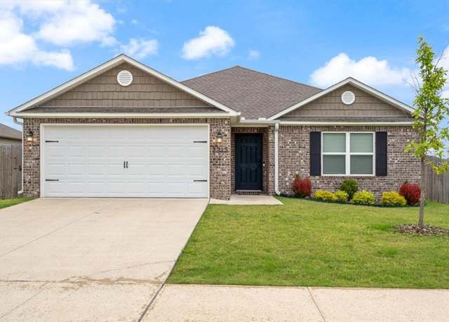 Property at 2213 E Fennec St, Siloam Springs, AR 72761, 3 beds, 2 baths