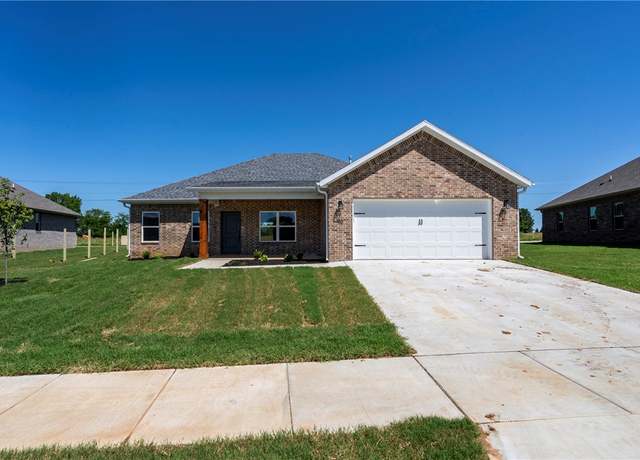 Property at 40 W Gilpin St, Farmington, AR 72730, 3 beds, 2 baths
