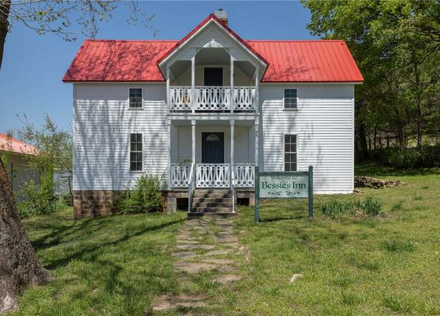 Property at 505 Main St, Huntsville, AR 72740, 4 beds, 2 baths