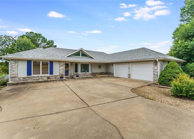 Property at 4 Skelton Dr, Bella Vista, AR 72715, 2 beds, 2 baths