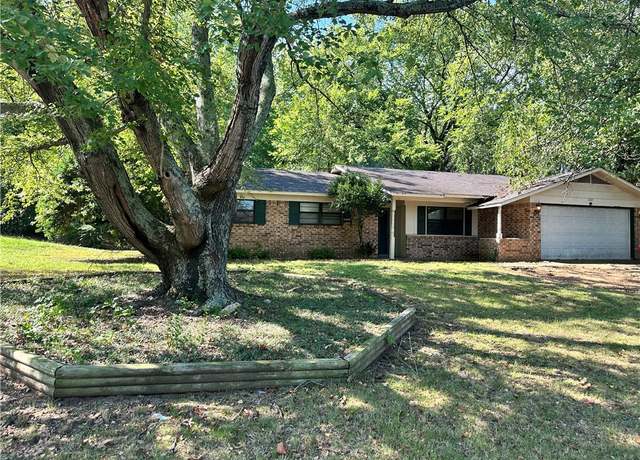 Property at 1201 W 18th Ter, Russellville, AR 72801, 3 beds, 2 baths