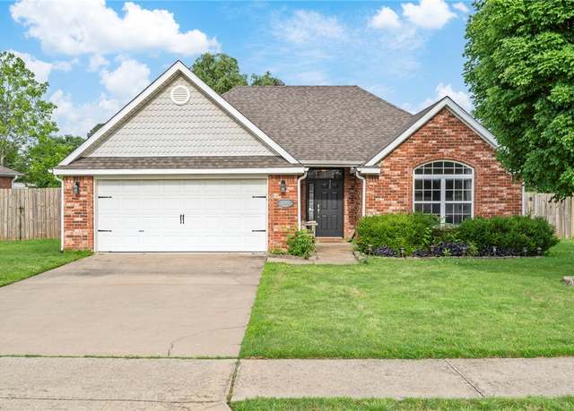 Property at 1363 N Shetland Dr, Fayetteville, AR 72704, 4 beds, 2 baths