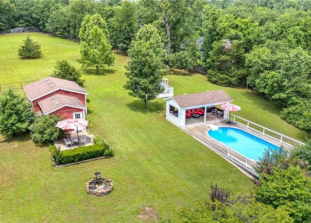 Property at 16247 Scottsdale Dr, Bella Vista, AR 72715, 3 beds, 2 baths