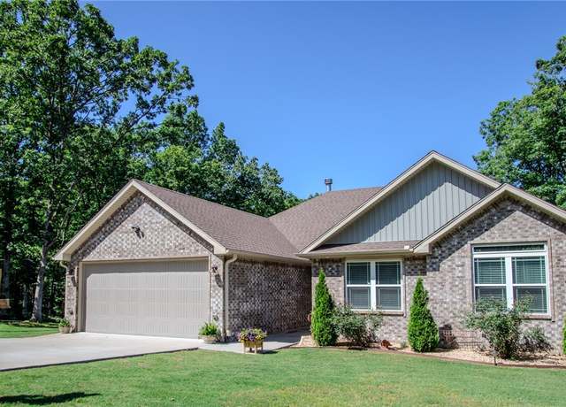 Property at 11 Epping Dr, Bella Vista, AR 72714, 3 beds, 2 baths