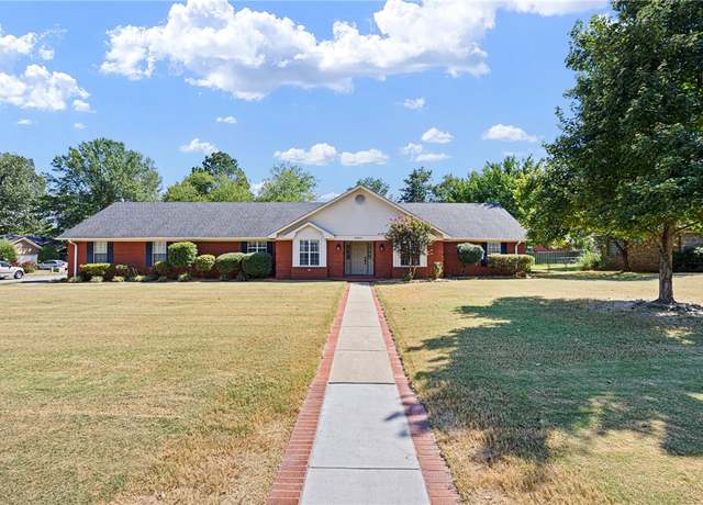 Property at 2303 5th St, Russellville, AR 72801, 3 beds, 2.5 baths