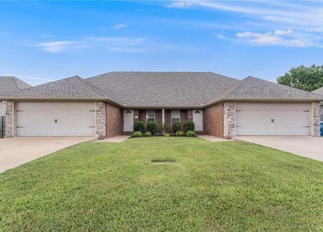 Property at 3006 SW Deerfield Blvd, Bentonville, AR 72713, 6 beds, 4 baths