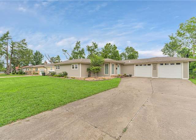 Property at 1603 W Poplar St, Rogers, AR 72758, 3 beds, 2 baths
