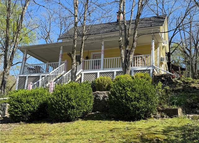 Property at 19 First St, Eureka Springs, AR 72632, 2 beds, 1.5 baths